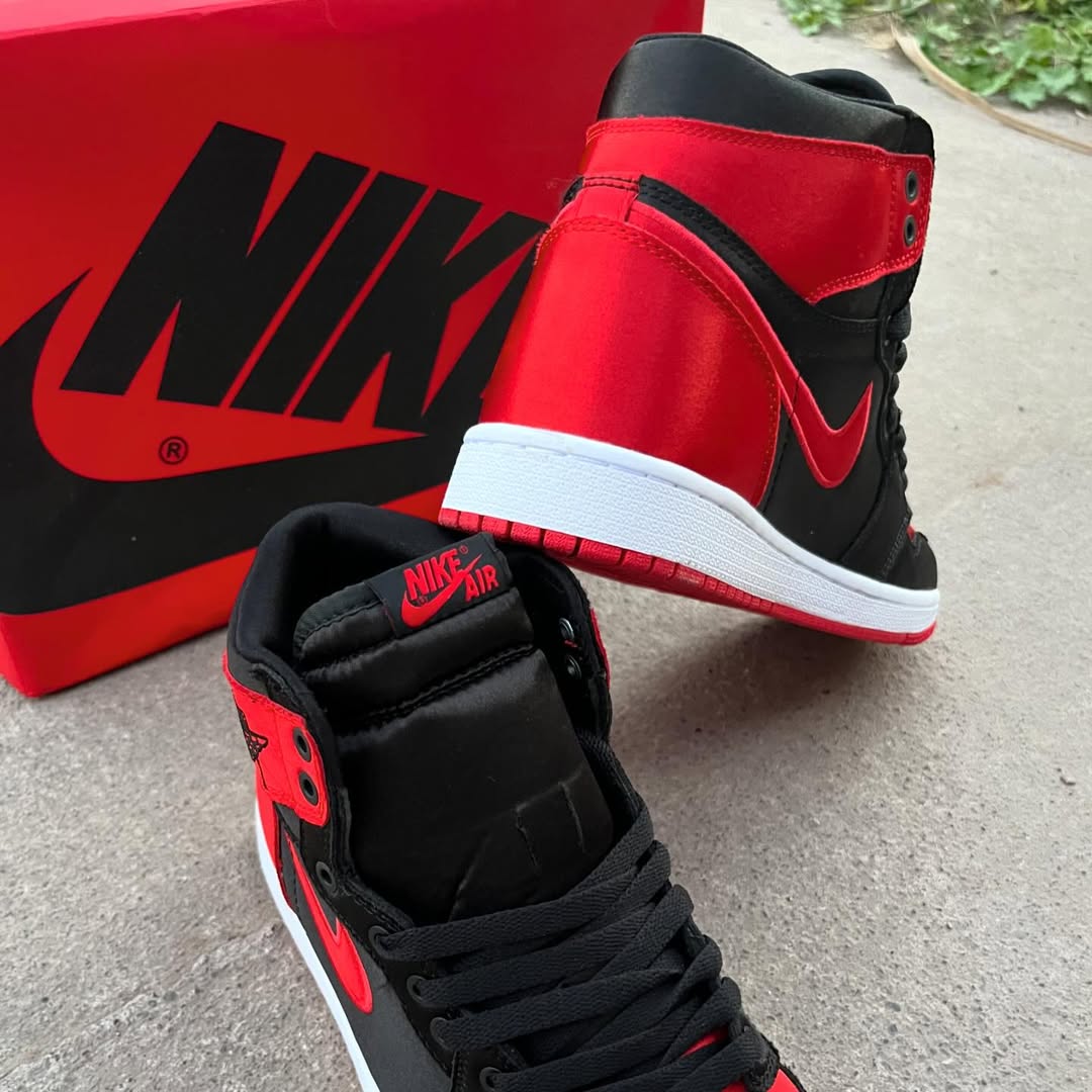Air Jordan 1 Retro High OG SE “Satin” Sneakers
