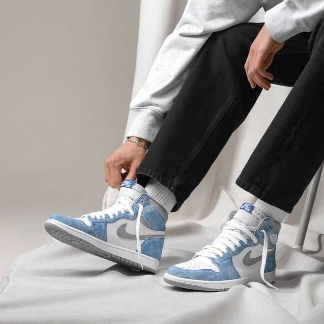 Nike Air Jordan 1 High Hyper Royal